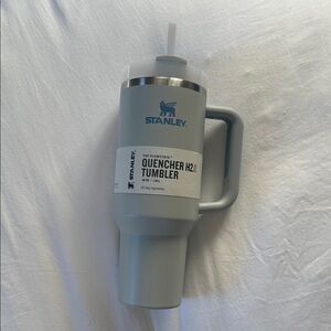 NWT The Flowstate Stanley Quencher H2.0 40 oz Tumbler - Fog or Light Gray Color